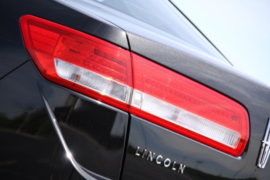  Lincoln MKZ 2010 года  (фото 31 из 211)